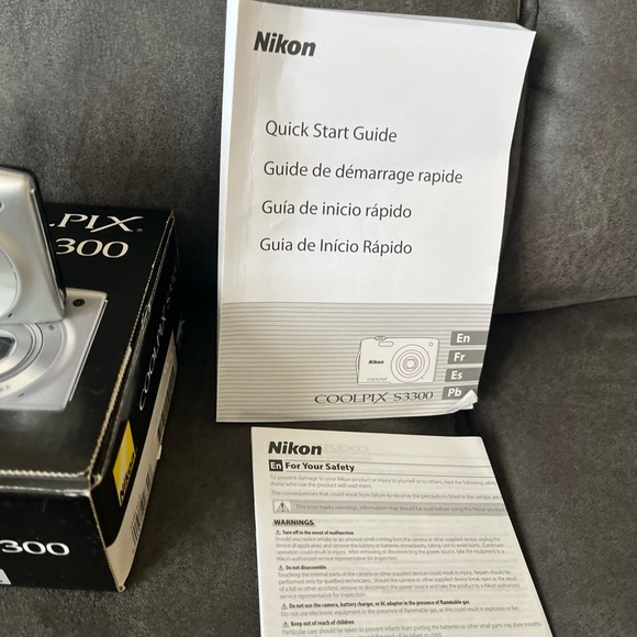 Nikon COOLPIX S3300 Silver Camera Bundle - Picture 6 of 16